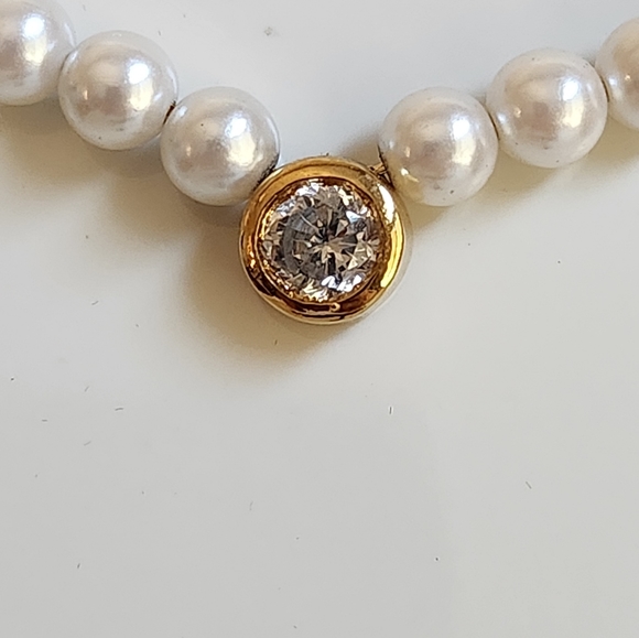 FAUX PEARL NECKLACE AND PIERCED EARRING SET - Picture 2 of 7